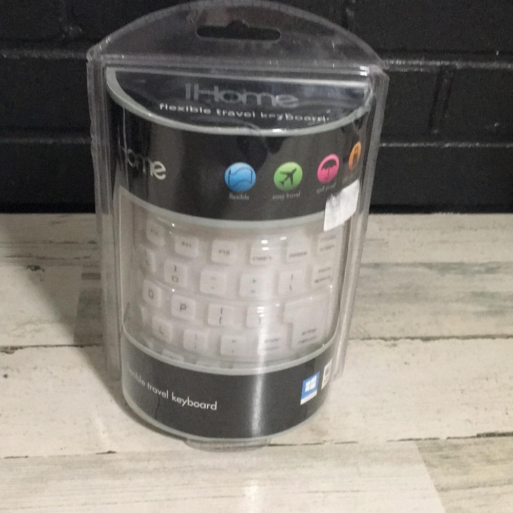 iHome USB plug-n-play l, spill-proof flexible travel keyboard New with Tags